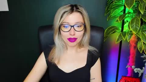 Snapshot of heidi_pleasure chatting on 11/10/25, 07:29 Heidi online show from 11/10/25, 07:29