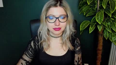 Snapshot of heidi_pleasure chatting on 12/02/25, 05:35 Heidi online show from 12/02/25, 05:35