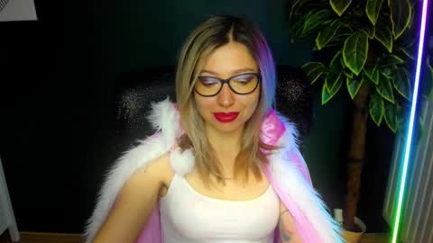 Snapshot of heidi_pleasure chatting on 12/22/25, 05:37 Heidi online show from 12/22/25, 05:37