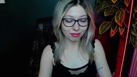 Snapshot of heidi_pleasure chatting on 01/06/26, 05:33 Heidi online show from 01/06/26, 05:33