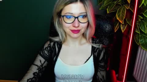 Snapshot of heidi_pleasure chatting on 01/14/26, 07:36 Heidi online show from 01/14/26, 07:36