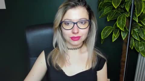 Snapshot of heidi_pleasure chatting on 02/02/26, 05:28 Heidi online show from 02/02/26, 05:28