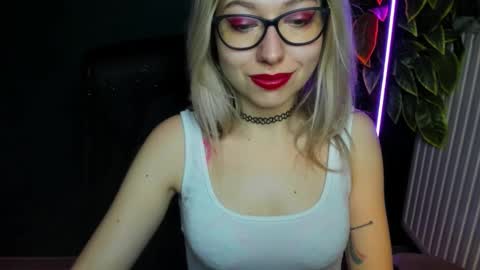 Snapshot of heidi_pleasure chatting on 02/06/26, 05:45 Heidi online show from 02/06/26, 05:45