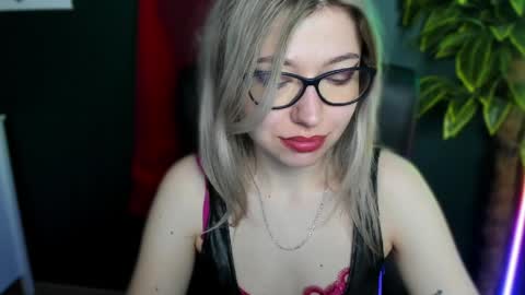 Snapshot of heidi_pleasure chatting on 04/09/26, 06:19 Heidi online show from 04/09/26, 06:19