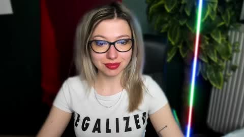 Snapshot of heidi_pleasure chatting on 04/14/26, 04:40 Heidi online show from 04/14/26, 04:40