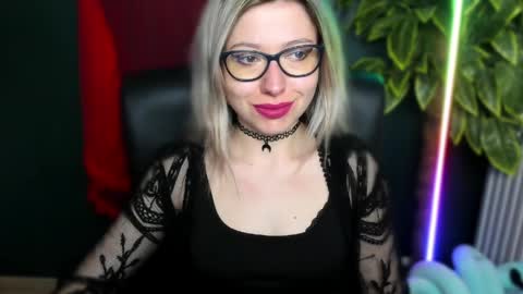 Snapshot of heidi_pleasure chatting on 04/20/26, 04:26 Heidi online show from 04/20/26, 04:26