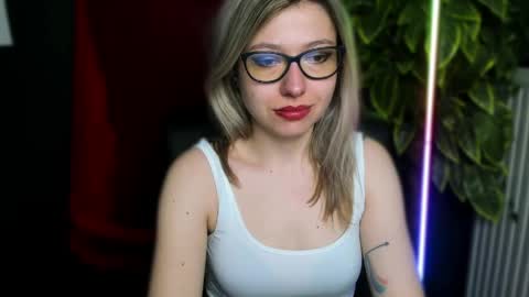 Snapshot of heidi_pleasure chatting on 04/21/26, 04:30 Heidi online show from 04/21/26, 04:30