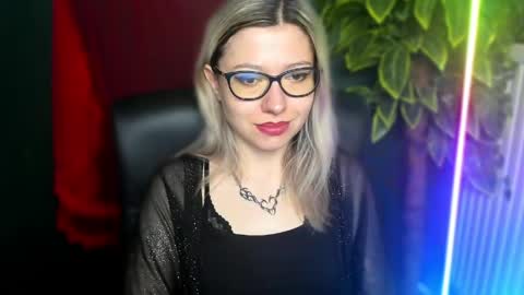 Snapshot of heidi_pleasure chatting on 04/27/26, 04:32 Heidi online show from 04/27/26, 04:32