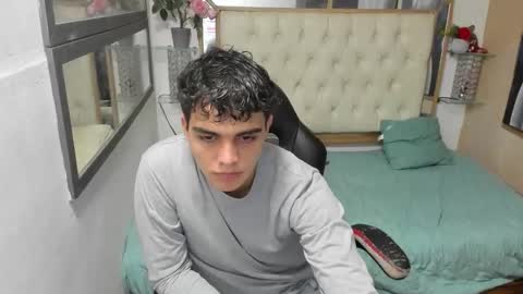 Snapshot of heiker_ chatting on 09/27/25, 02:49 heiker_ online show from 09/27/25, 02:49