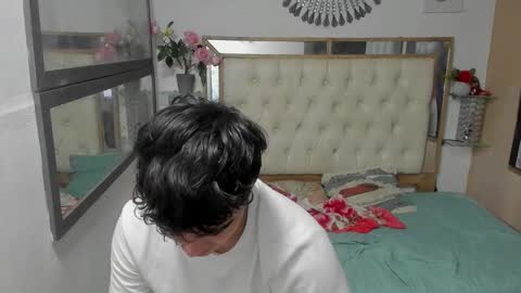 Snapshot of heiker_ chatting on 10/21/25, 04:57 heiker_ online show from 10/21/25, 04:57