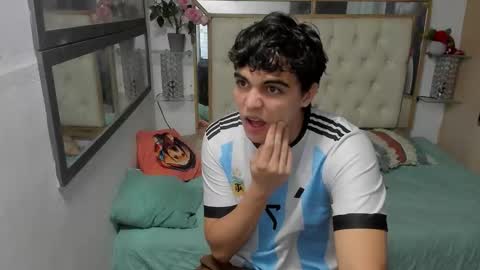 Snapshot of heiker_ chatting on 10/22/25, 03:07 heiker_ online show from 10/22/25, 03:07