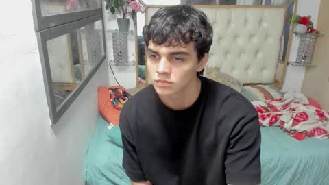 Snapshot of heiker_ chatting on 10/26/25, 02:17 heiker_ online show from 10/26/25, 02:17