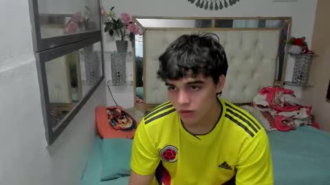 Snapshot of heiker_ chatting on 10/27/25, 03:43 heiker_ online show from 10/27/25, 03:43