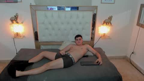 Snapshot of heiker_ chatting on 10/31/25, 02:56 heiker_ online show from 10/31/25, 02:56