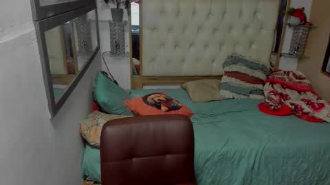 heiker_ online show from 11/22/25, 02:32