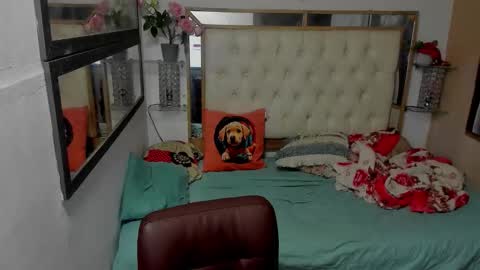 heiker_ online show from 12/01/25, 02:38