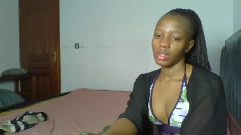 Snapshot of heilybunny chatting on 06/10/26, 06:45 heilybunny online show from 06/10/26, 06:45