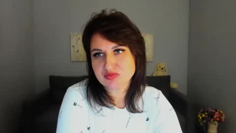 Snapshot of helen_rossi chatting on 11/14/25, 06:56 Helen online show from 11/14/25, 06:56