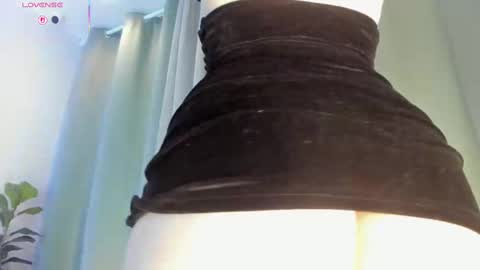 helena online show from 10/04/25, 10:19