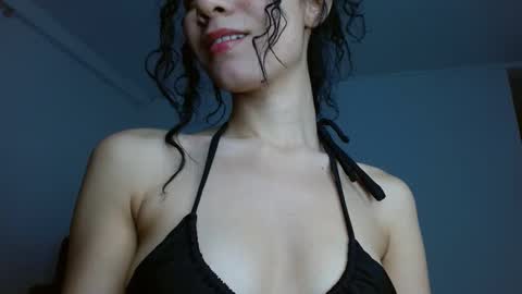 Snapshot of helena_hadler chatting on 12/16/24, 01:21 -- EE -- online show from 12/16/24, 01:21