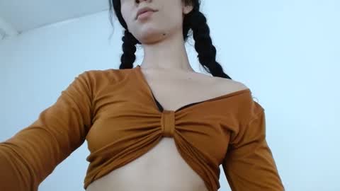 Snapshot of helena_hadler chatting on 01/28/25, 09:08 -- EE -- online show from 01/28/25, 09:08