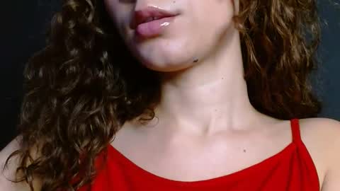 Snapshot of helena_hadler chatting on 12/03/25, 03:21 -- EE -- online show from 12/03/25, 03:21