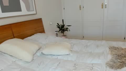 Snapshot of helena_hills chatting on 11/08/25, 05:23 helena_hills online show from 11/08/25, 05:23