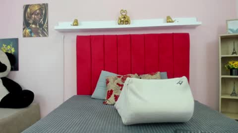 helena_hillss online show from 07/04/26, 12:55