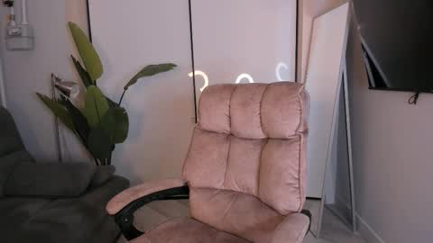 Helen online show from 12/04/25, 06:49