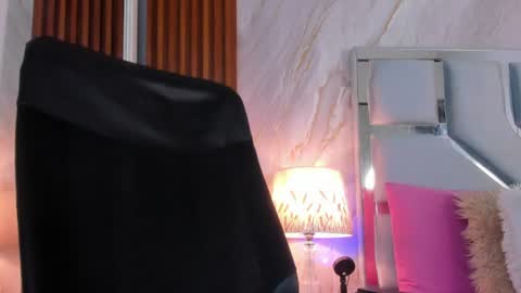 Helena Santos  online show from 06/28/26, 10:43