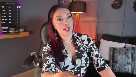 Snapshot of helenaduque_ chatting on 01/16/25, 12:09 Helena online show from 01/16/25, 12:09