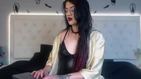 Snapshot of helenamorningstar chatting on 01/10/25, 04:33 helenamorningstar online show from 01/10/25, 04:33