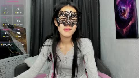 Snapshot of helenblazetrt chatting on 03/31/26, 02:13 Hi I am Helen online show from 03/31/26, 02:13