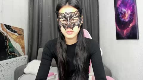 Snapshot of helenblazetrt chatting on 04/11/26, 02:05 Hi I am Helen online show from 04/11/26, 02:05