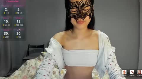 Snapshot of helenblazetrt chatting on 05/17/26, 02:09 Hi I am Helen online show from 05/17/26, 02:09