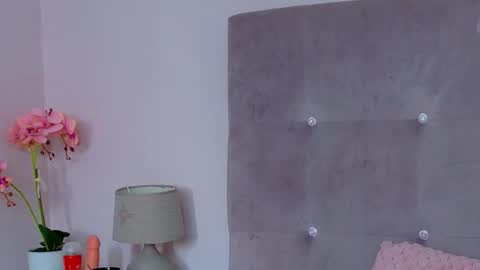 Snapshot of helenceccile chatting on 02/25/26, 06:01 Helen online show from 02/25/26, 06:01
