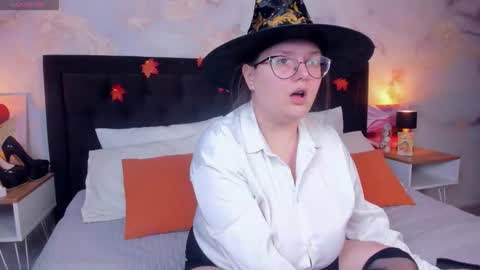 helendanvers online show from 10/29/25, 10:06