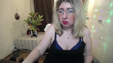 helenenigma online show from 01/28/25, 07:32