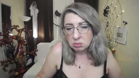 helenenigma online show from 10/11/25, 06:28