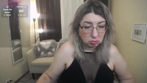 helenenigma online show from 11/20/25, 07:46