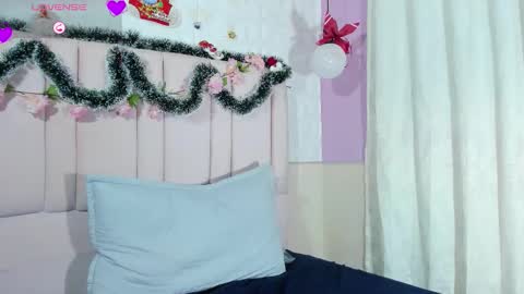 Snapshot of helenn_diaz chatting on 12/14/25, 04:51 helenn online show from 12/14/25, 04:51