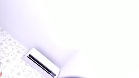 Snapshot of helenn_monroy1 chatting on 04/14/26, 04:35 online show from 04/14/26, 04:35