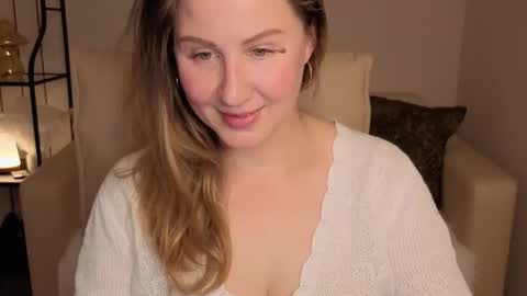 Snapshot of helens_lov chatting on 09/28/25, 01:33 Helen online show from 09/28/25, 01:33