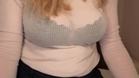 Snapshot of helens_lov chatting on 10/04/25, 01:25 Helen online show from 10/04/25, 01:25