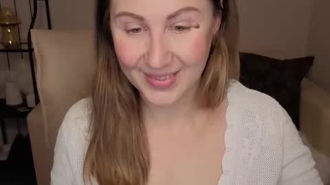 Snapshot of helens_lov chatting on 10/26/25, 02:28 Helen online show from 10/26/25, 02:28