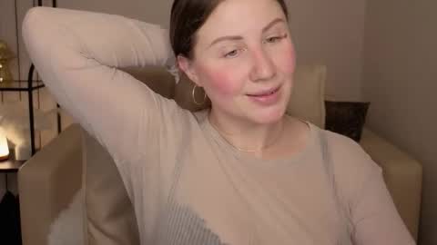 Snapshot of helens_lov chatting on 10/29/25, 01:41 Helen online show from 10/29/25, 01:41