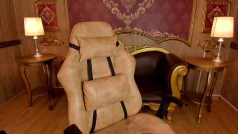 Snapshot of helenstanfordd chatting on 10/20/25, 11:54 Helen or Hells online show from 10/20/25, 11:54