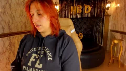 Snapshot of helenstanfordd chatting on 11/13/25, 12:04 Helen or Hells online show from 11/13/25, 12:04