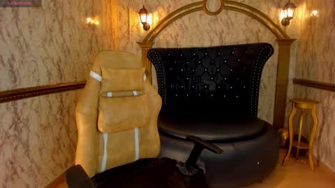 Snapshot of helenstanfordd chatting on 11/24/25, 12:27 Helen or Hells online show from 11/24/25, 12:27