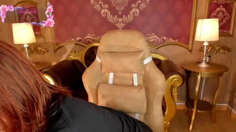 Snapshot of helenstanfordd chatting on 11/26/25, 12:06 Helen or Hells online show from 11/26/25, 12:06